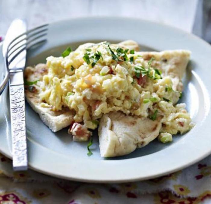 Scrambled Eggs with Garlic and Coriander