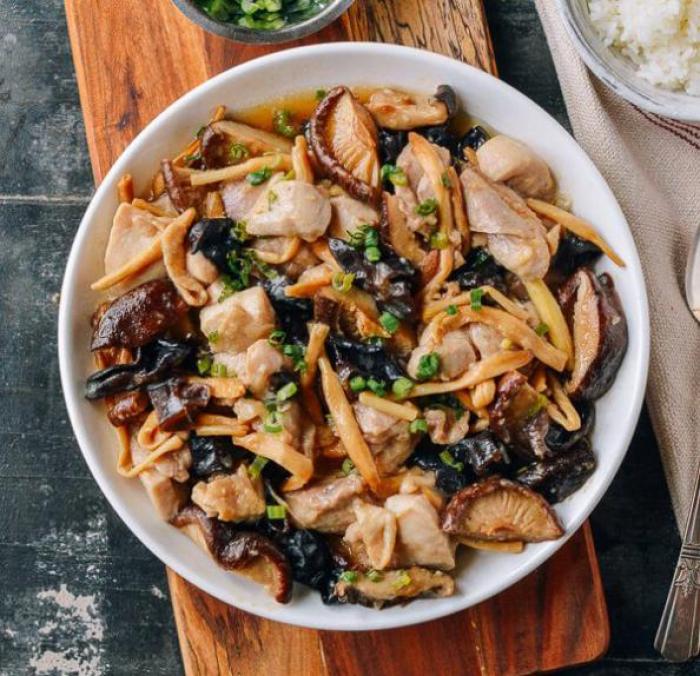 Steamed Chicken and Shiitake Mushrooms